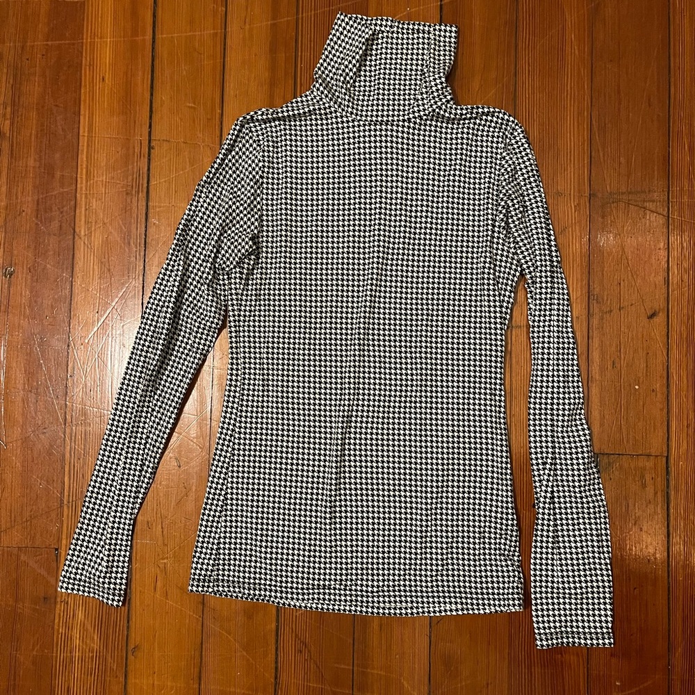 HeatTech houndstooth turtleneck